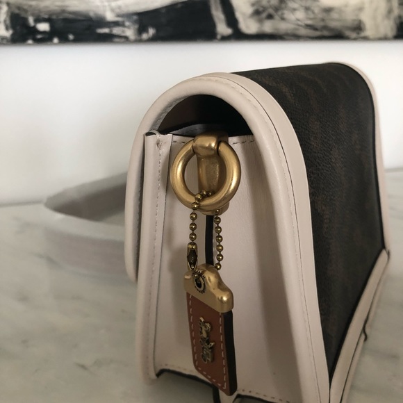 Hero Crossbody With Horse And Carriage Print - Picture 3 of 9